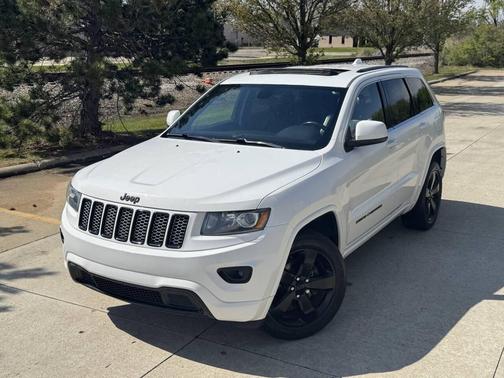 Off White 2015 Jeep Grand Cherokee Altitude