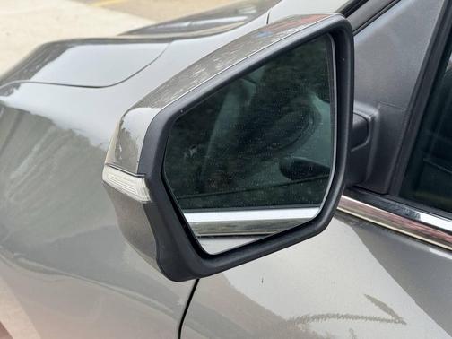 Gold 2019 Chevrolet Equinox 1LT