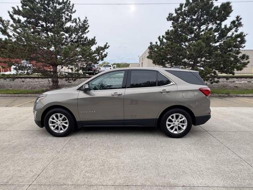 Gold 2019 Chevrolet Equinox 1LT
