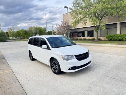 Off White 2018 Dodge Grand Caravan SE
