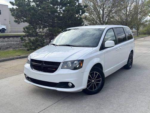 Off White 2018 Dodge Grand Caravan SE