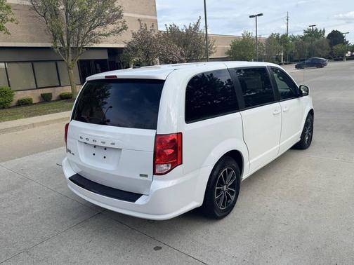 Off White 2018 Dodge Grand Caravan SE