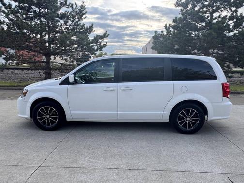 Off White 2018 Dodge Grand Caravan SE