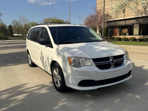 Off White 2012 Dodge Grand Caravan SXT
