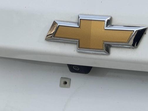 Off White 2020 Chevrolet Equinox 1LT