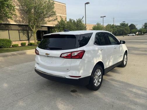 Off White 2020 Chevrolet Equinox 1LT