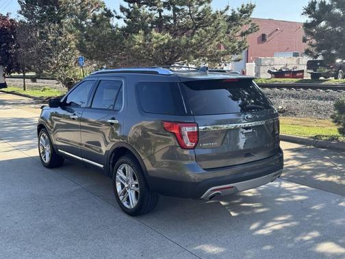 Gray 2016 Ford Explorer Limited