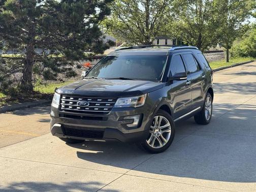 Gray 2016 Ford Explorer Limited
