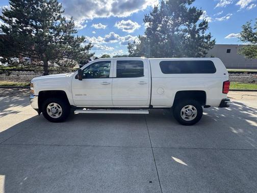 Off White 2018 Chevrolet Silverado 2500 LT