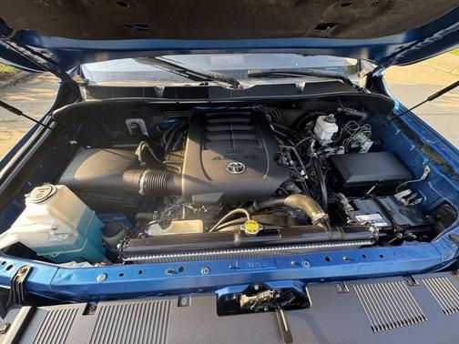 Blazing Blue Pearl 2017 Toyota Tundra SR5