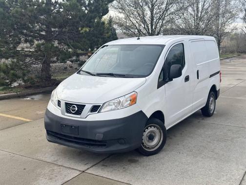 Off White 2015 Nissan NV200 S