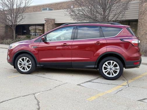 Red 2018 Ford Escape SE