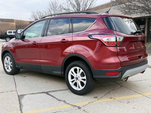 Red 2018 Ford Escape SE