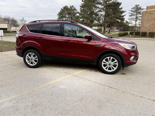 Red 2018 Ford Escape SE