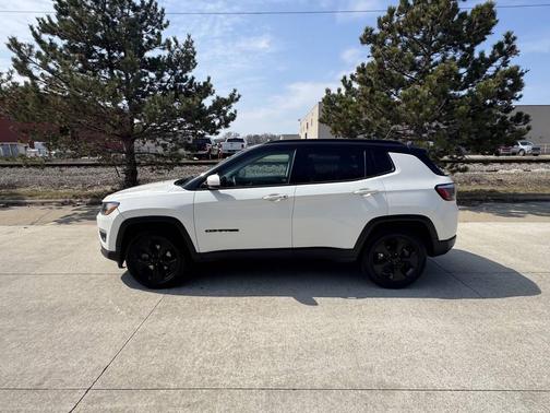 Off White 2021 Jeep Compass Latitude