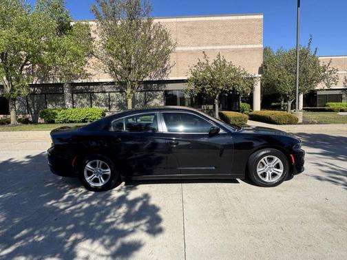 Black 2016 Dodge Charger SE