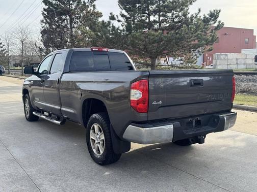 Gray 2015 Toyota Tundra SR5