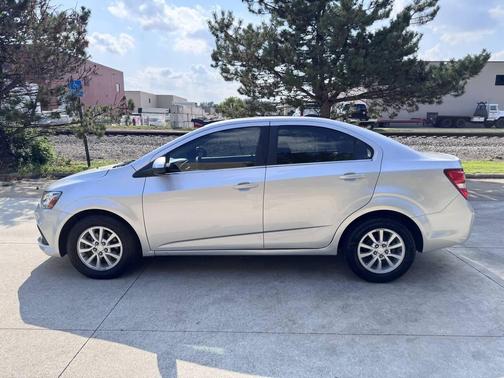 2020 Chevrolet Sonic FWD Sedan LT