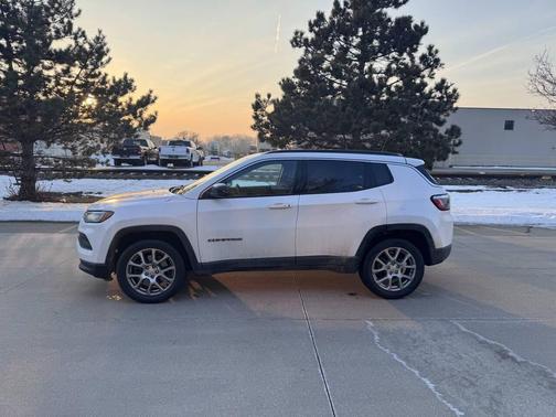 2023 Jeep Compass Latitude Lux
