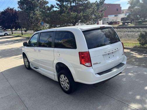 Off White 2016 Dodge Grand Caravan AVP/SE