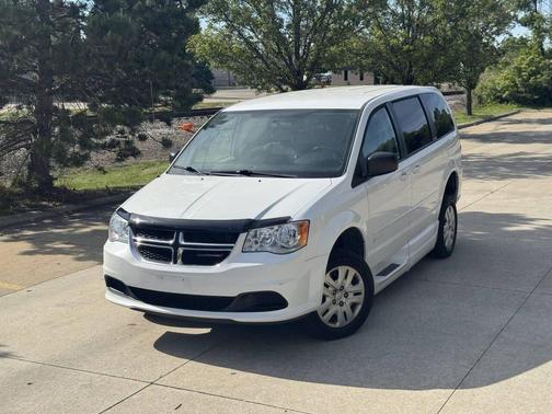 Off White 2016 Dodge Grand Caravan AVP/SE