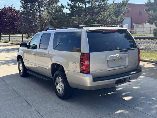 Beige 2007 Chevrolet Suburban 1500 LT
