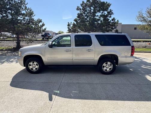 Beige 2007 Chevrolet Suburban 1500 LT