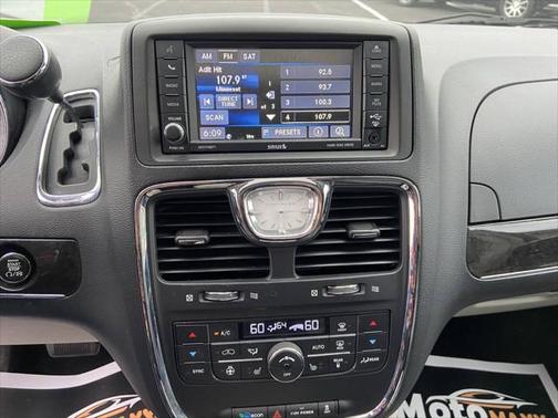 2016 Chrysler Town & Country Touring-L