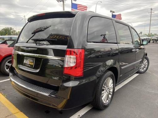 2016 Chrysler Town & Country Touring-L
