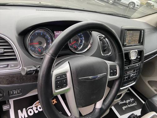 2016 Chrysler Town & Country Touring-L