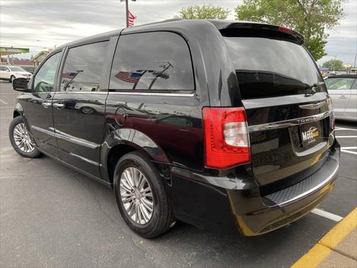 2016 Chrysler Town & Country Touring-L
