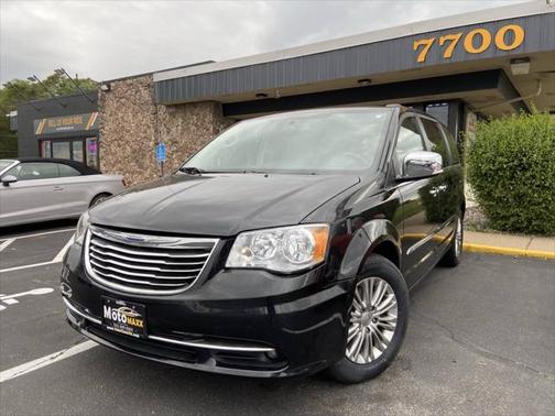 2016 Chrysler Town & Country Touring-L