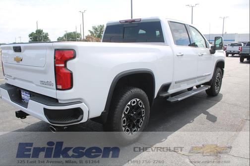 GAZ/SUMMITWHITE 2026 Chevrolet Silverado 2500 High Country