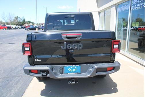 Black Clearcoat 2024 Jeep Gladiator Willys