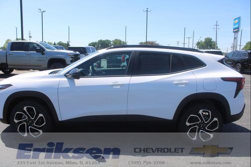 Summit White 2026 Chevrolet Trax FWD 2RS