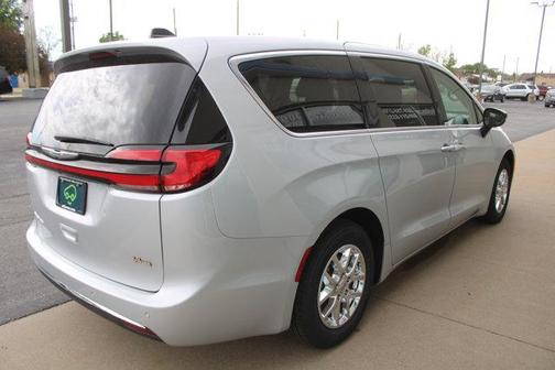 Silver Mist Clearcoat 2024 Chrysler Pacifica Touring L
