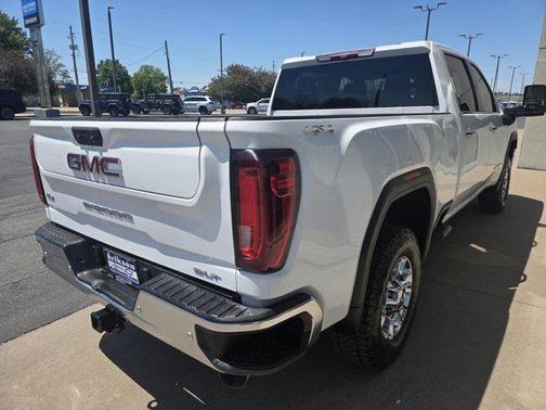 Summit White 2022 GMC Sierra 2500 SLT