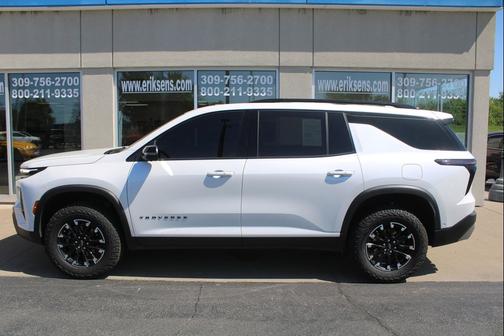 Iridescent Pearl Tricoat 2024 Chevrolet Traverse AWD Z71