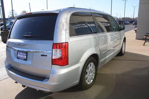 2012 Chrysler Town & Country Touring