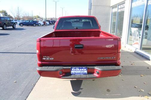 2002 Chevrolet S-10 Base