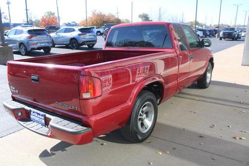 2002 Chevrolet S-10 Base
