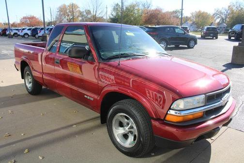 2002 Chevrolet S-10 Base