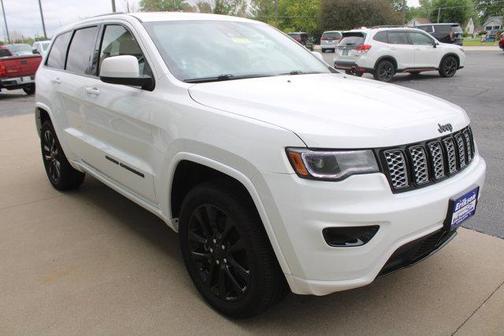 Bright White Clearcoat 2021 Jeep Grand Cherokee Laredo