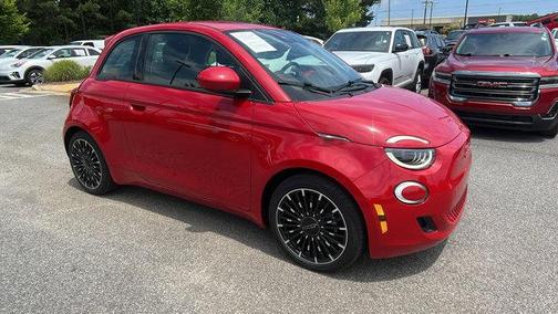 2024 FIAT 500e Base