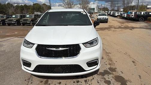 2026 Chrysler Pacifica Select