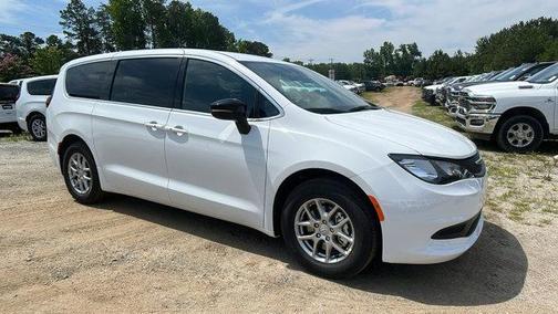 2025 Chrysler Voyager LX
