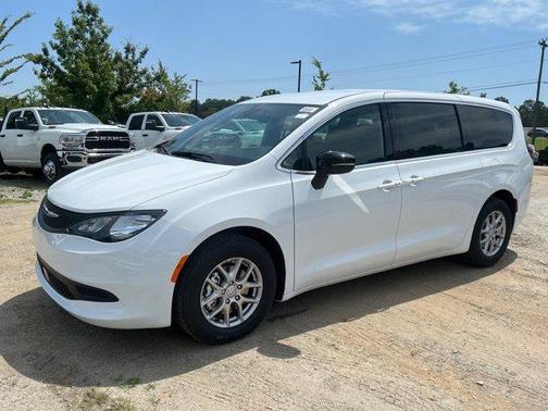 2025 Chrysler Voyager LX