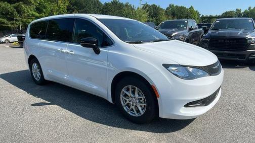 2025 Chrysler Voyager LX