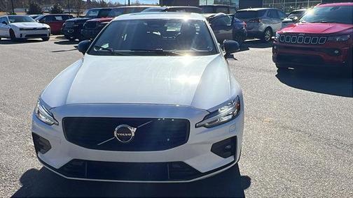 2024 Volvo S60 B5 Plus Dark Theme