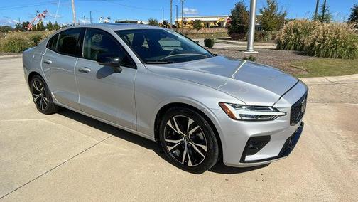 2024 Volvo S60 B5 Core Dark Theme